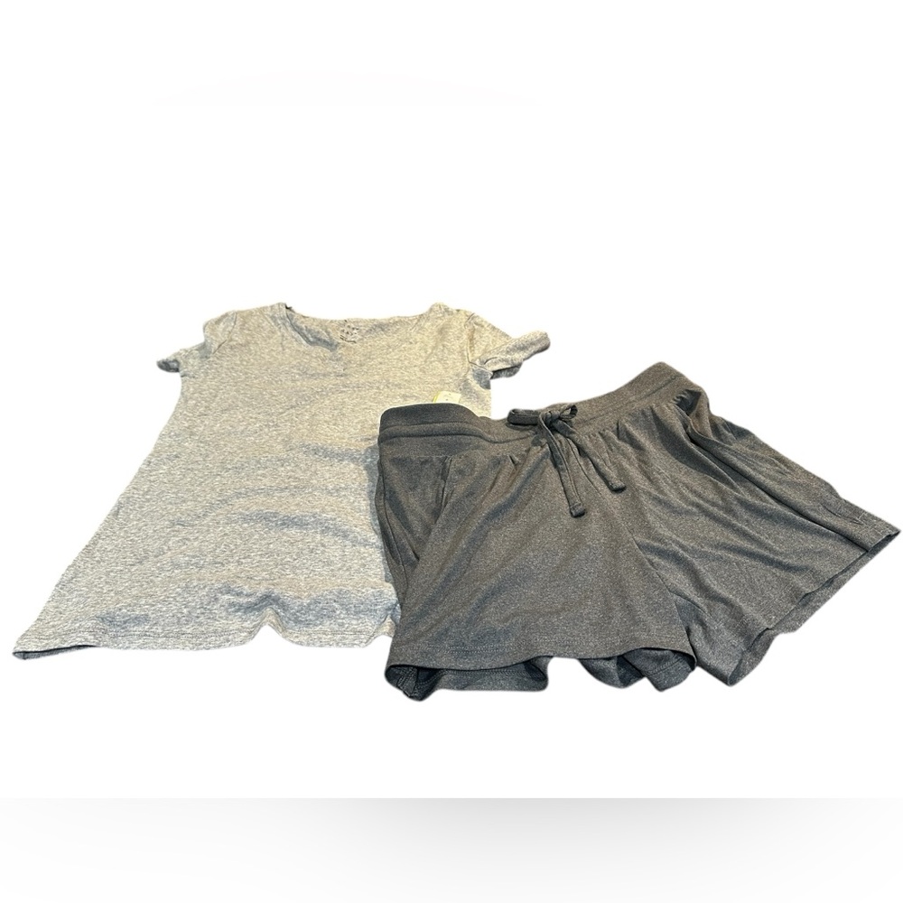 All in‎ Motion Shorts & A New Day v-neck tshirt NWT size small